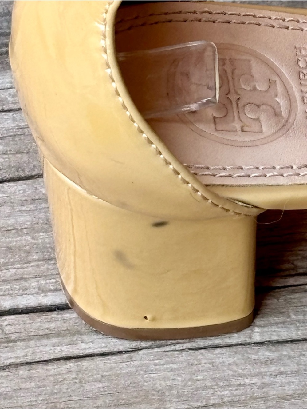 Tory Burch Beige Neutral Patent Leather Ankle Strap Bow Logo Heels Sz 7 - Picture 10 of 10